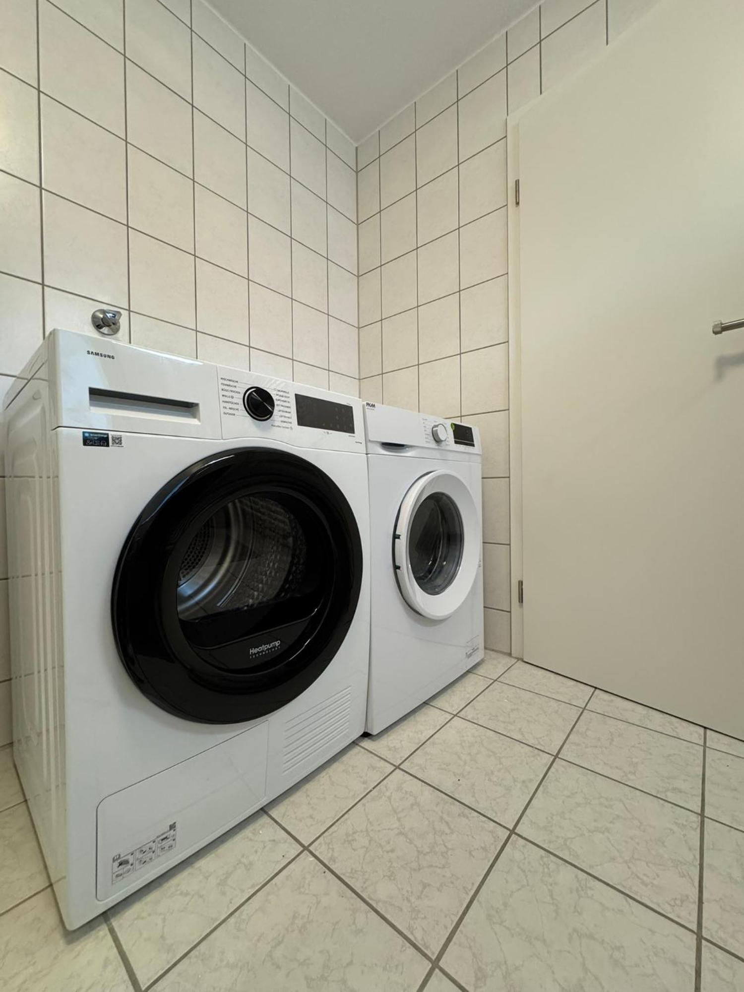 Goldcream Suites - Modern - Netflix - Free Parking Günzburg Eksteriør bilde